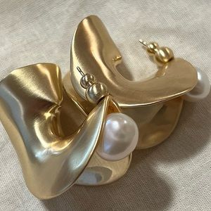 Cult Gaia Shira Folded Leaf Pearl Earrings in Gold